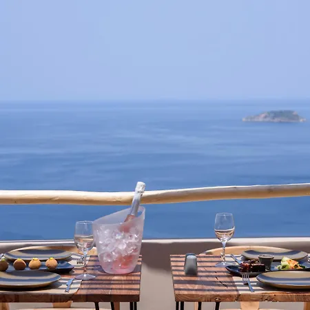 Aletri Swim Up Boutique Αλόννησος